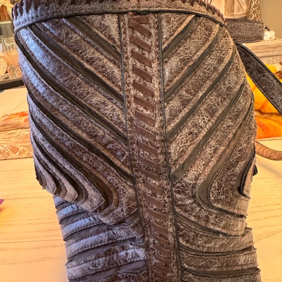 Black Rivet Textured Dark brown Tote from Wilson’s Leather! Like new! - Picture 5 of 10